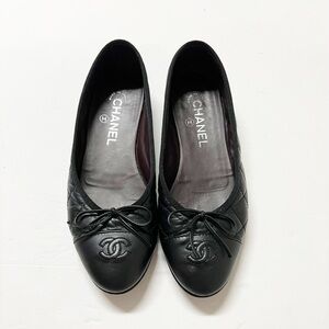 CHANEL Womens Quilted Black Lambskin Leather CC Logo Ballet Flats Size 38